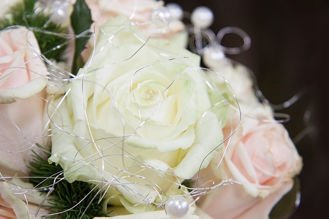 Wedding-Florists-Make-the-Most-Stunning-Fresh-Flower-Bridal-Bouquets Wedding-Florists-Make-the-Most-Stunning-Fresh-Flower-Bridal-Bouquets