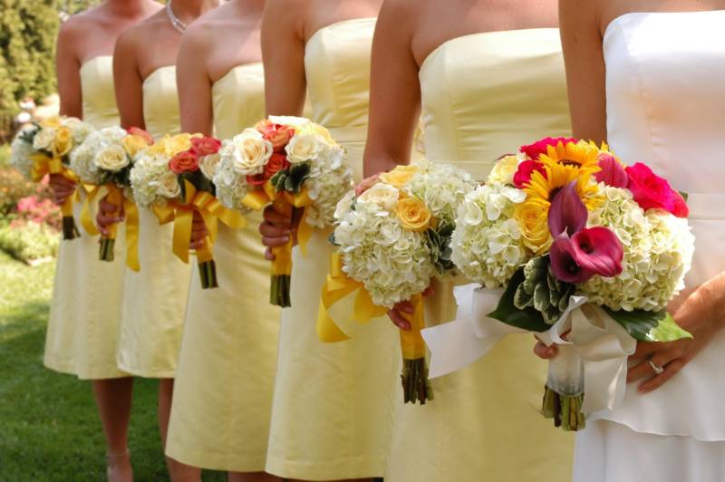 bridesmaids-and-wedding-flowers-800x532 bridesmaids-and-wedding-flowers-800x532